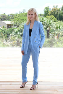 Sylvia Hoeks feet photo thumbnail