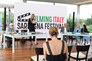 Sylvia Hoeks feet photo thumbnail