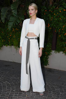 Sylvia Hoeks feet photo thumbnail