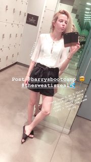 Sylvia Hoeks feet photo thumbnail