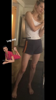 Sylvia Hoeks feet photo thumbnail