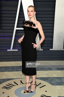 Sylvia Hoeks feet photo thumbnail