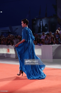 Sylvia Hoeks feet photo thumbnail