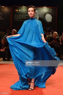 Sylvia Hoeks feet photo thumbnail