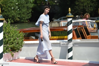 Sylvia Hoeks feet photo thumbnail