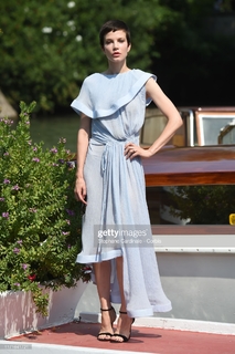 Sylvia Hoeks feet photo thumbnail