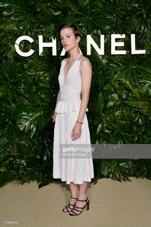 Sylvia Hoeks feet photo thumbnail