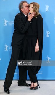 Sylvia Hoeks feet photo thumbnail