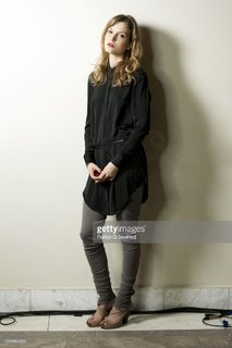 Sylvia Hoeks feet photo thumbnail
