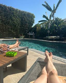 Sylvia Hoeks feet photo thumbnail