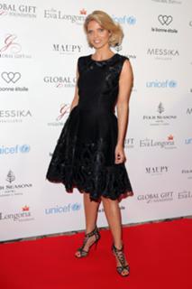 Sylvie Tellier feet photo thumbnail