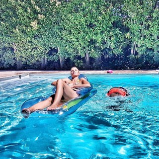 Sylvie Tellier feet photo thumbnail