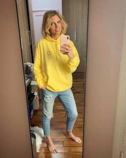 Sylvie Tellier feet photo thumbnail