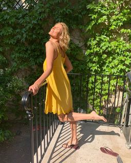 Sylvie Tellier feet photo thumbnail