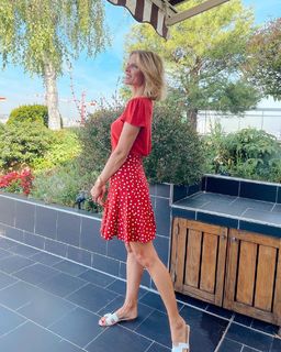 Sylvie Tellier feet photo thumbnail