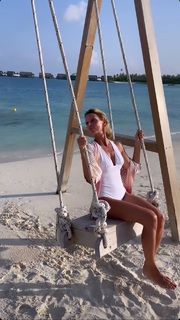 Sylvie Tellier feet photo thumbnail