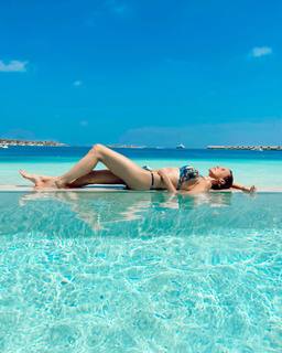 Sylvie Tellier feet photo thumbnail