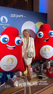 Sylvie Tellier feet photo thumbnail