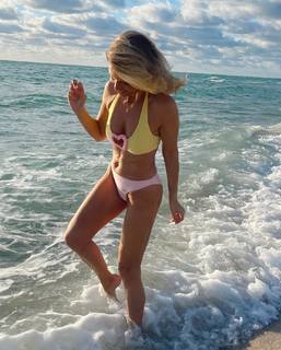 Sylvie Tellier feet photo thumbnail