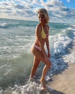 Sylvie Tellier feet photo thumbnail