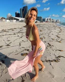 Sylvie Tellier feet photo thumbnail