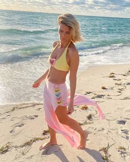 Sylvie Tellier feet photo thumbnail