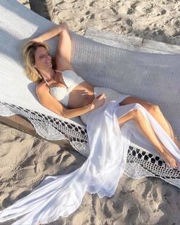 Sylvie Tellier feet photo thumbnail