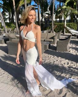 Sylvie Tellier feet photo thumbnail