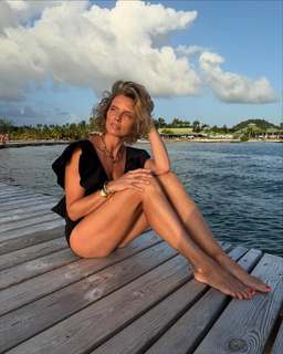 Sylvie Tellier feet photo thumbnail