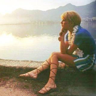 Sylvie Vartan feet photo 4