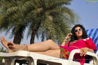 Taapsee Pannu feet photo thumbnail