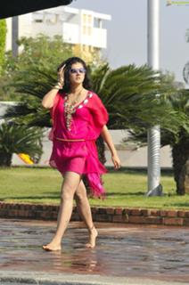 Taapsee Pannu feet photo thumbnail