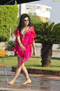 Taapsee Pannu feet photo thumbnail