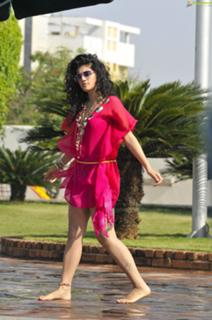 Taapsee Pannu feet photo thumbnail
