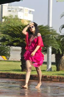 Taapsee Pannu feet photo thumbnail