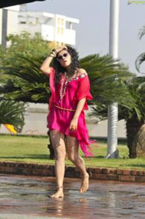 Taapsee Pannu feet photo thumbnail
