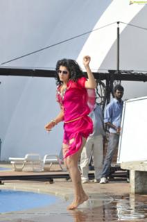Taapsee Pannu feet photo thumbnail