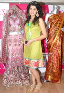 Taapsee Pannu feet photo thumbnail
