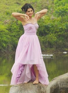 Taapsee Pannu feet photo thumbnail
