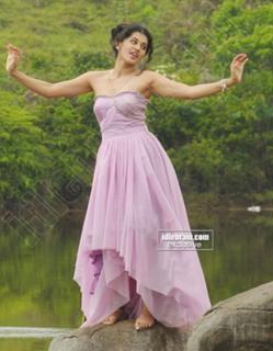 Taapsee Pannu feet photo thumbnail