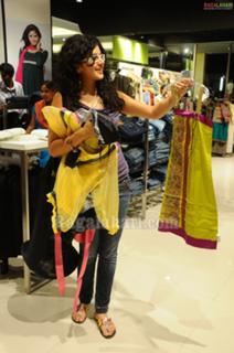 Taapsee Pannu feet photo thumbnail