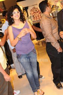 Taapsee Pannu feet photo thumbnail