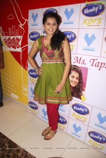 Taapsee Pannu feet photo thumbnail