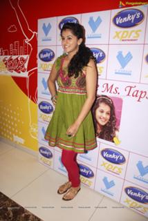 Taapsee Pannu feet photo thumbnail