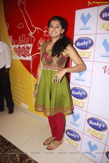 Taapsee Pannu feet photo thumbnail