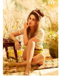 Taapsee Pannu feet photo thumbnail