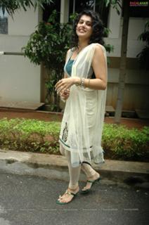 Taapsee Pannu feet photo thumbnail
