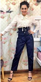 Taapsee Pannu feet photo thumbnail