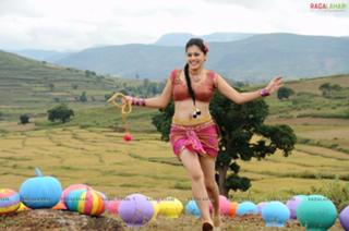 Taapsee Pannu feet photo thumbnail