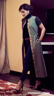 Taapsee Pannu feet photo thumbnail